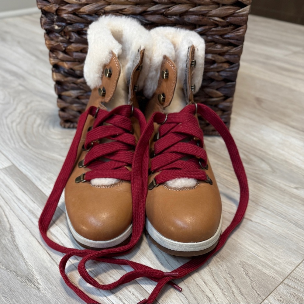 Bionica Diablo Women’s Tan Shearling Boots (NWOT) - Picture 2 of 5